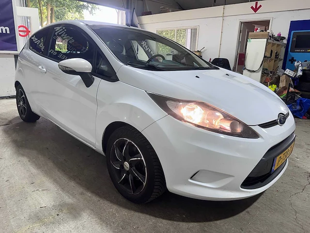 Ford - fiesta - 1.25 ghia - p-738-zl - afbeelding 15 van  18