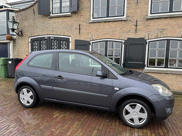 Ford - fiesta - 1.3-8v futura airco 64-sx-hl - afbeelding 13 van  17