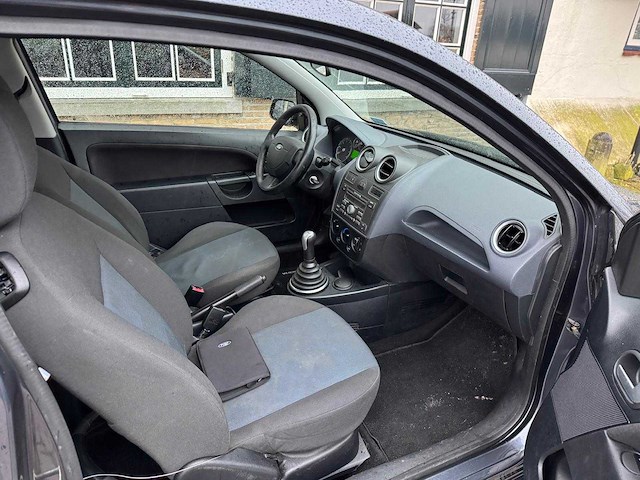 Ford - fiesta - 1.3-8v futura airco 64-sx-hl - afbeelding 14 van  17