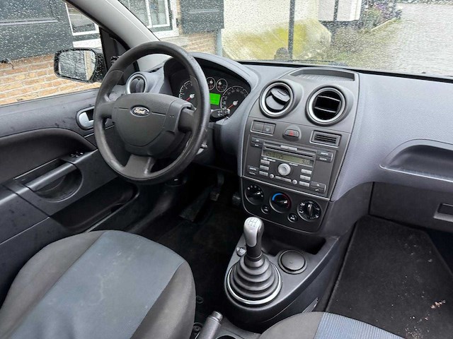 Ford - fiesta - 1.3-8v futura airco 64-sx-hl - afbeelding 15 van  17