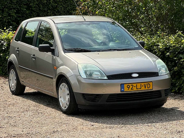 Ford - fiesta - 1.3 ambiente - 92-lj-vd - 2003 - nap - afbeelding 3 van  6