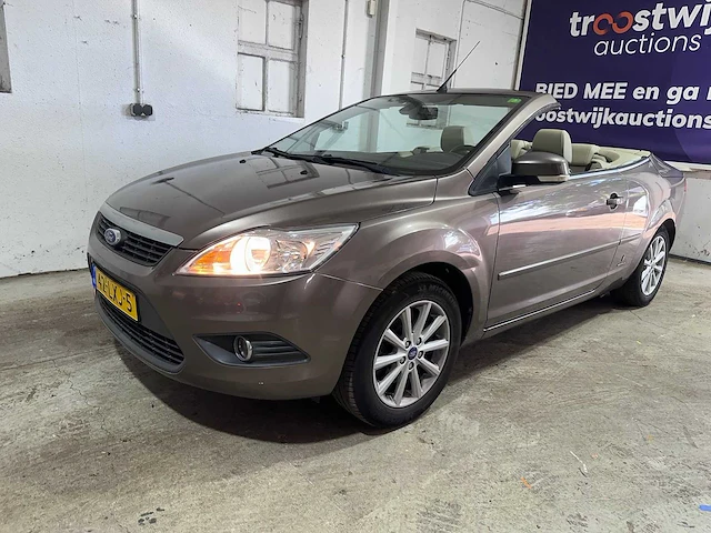 Ford - focus coupé-cabriolet - 2.0 titanium - 42-lxj-5 - afbeelding 1 van  19