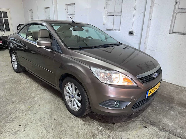 Ford - focus coupé-cabriolet - 2.0 titanium - 42-lxj-5 - afbeelding 18 van  19