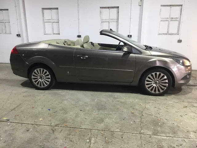 Ford - focus coupé-cabriolet - 2.0 titanium - 76-hrg-4 - afbeelding 3 van  20