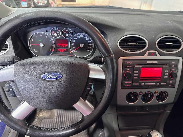 Ford - focus wagon - 1.6-16v futura - 06-xs-lj - afbeelding 2 van  21