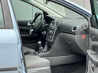Ford - focus wagon - 1.6-16v trend - 2007 - afbeelding 2 van  16