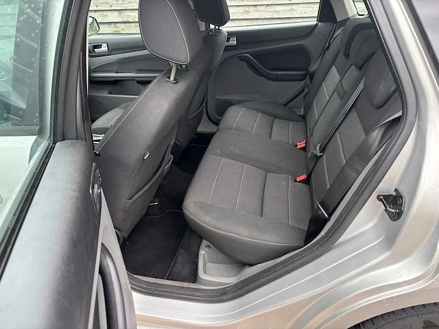Ford - focus wagon - 1.8 limited flex.f. - car - 2010 - afbeelding 14 van  28