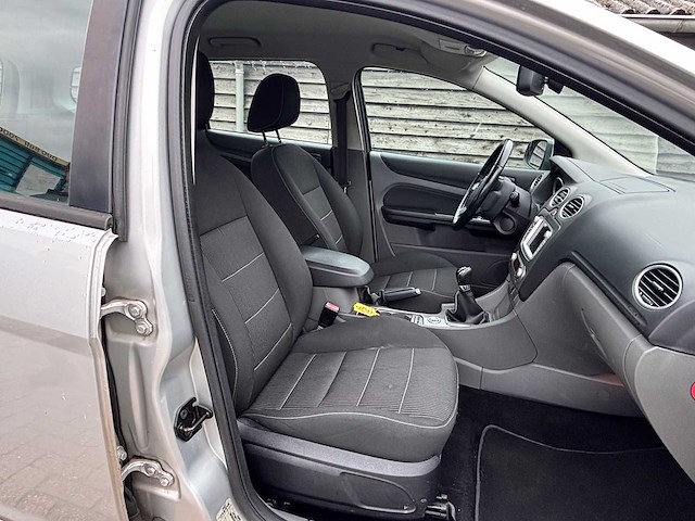 Ford - focus wagon - 1.8 limited flex.f. - car - 2010 - afbeelding 21 van  28