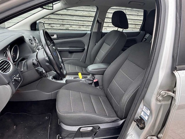 Ford - focus wagon - 1.8 limited flex.f. - car - 2010 - afbeelding 25 van  28