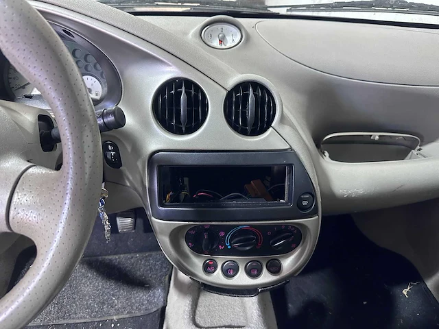 Ford - ka - 1.3 luxury - 37-jr-pp - afbeelding 6 van  18