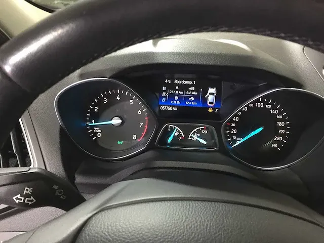 Ford - kuga - 1.5 ecob. titanium - sj-806-b - afbeelding 3 van  24
