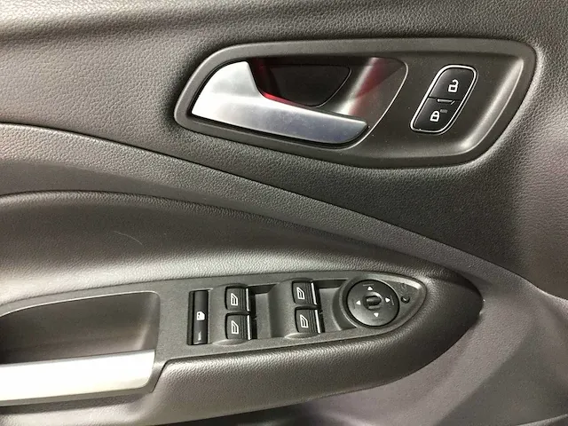 Ford - kuga - 1.5 ecob. titanium - sj-806-b - afbeelding 4 van  24