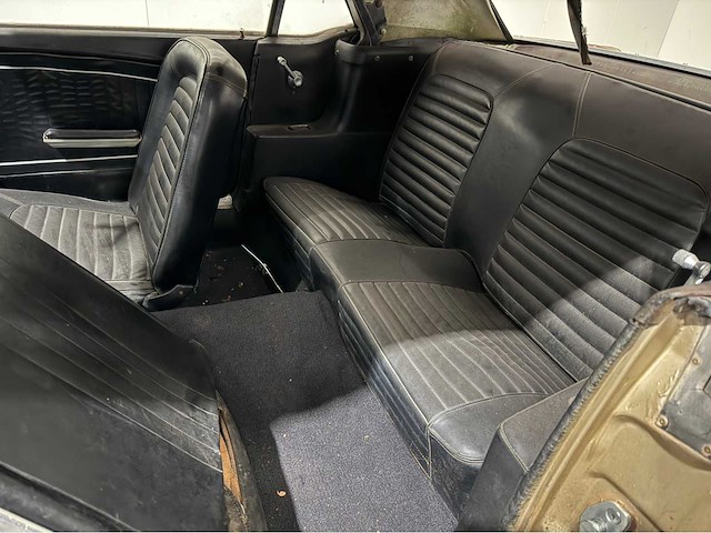 Ford - mustang - cabriolet - oldtimer - 1965 - afbeelding 5 van  37