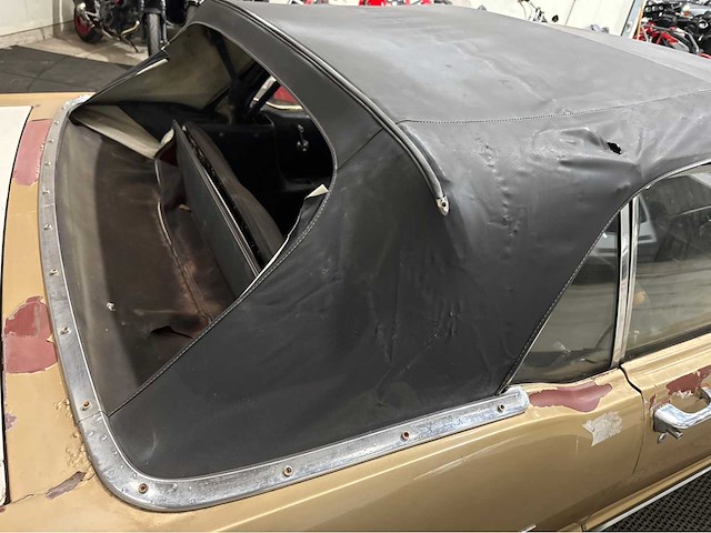 Ford - mustang - cabriolet - oldtimer - 1965 - afbeelding 16 van  37