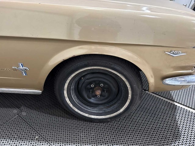 Ford - mustang - cabriolet - oldtimer - 1965 - afbeelding 28 van  37