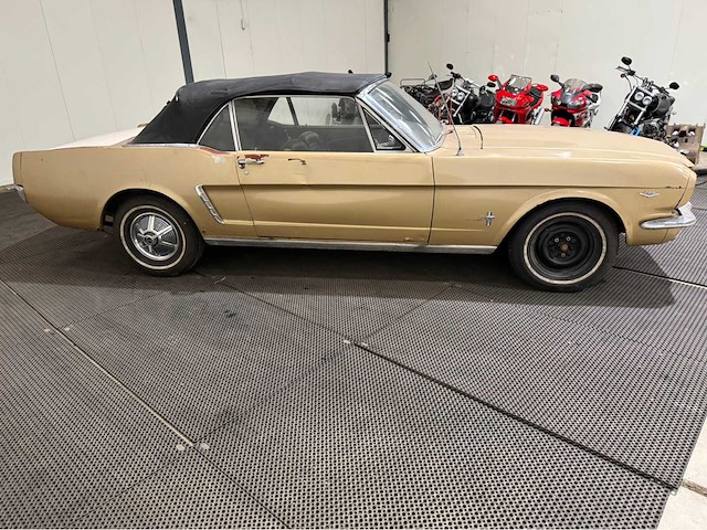 Ford - mustang - cabriolet - oldtimer - 1965 - afbeelding 37 van  37