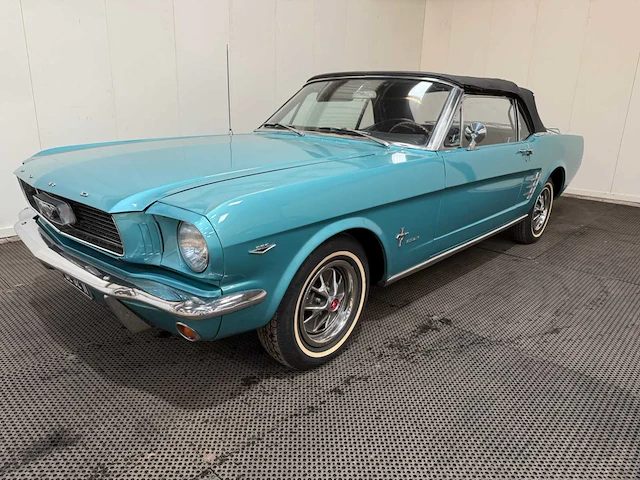 Ford - mustang - cabriolet - v8 - oldtimer - 1966 - afbeelding 2 van  56