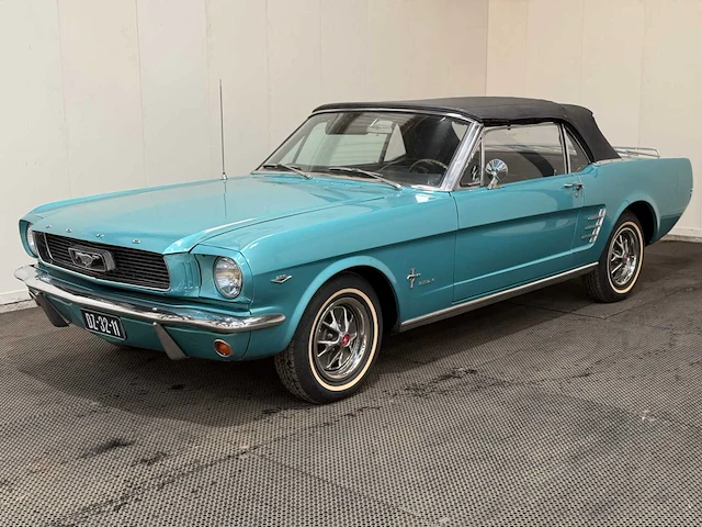 Ford - mustang - cabriolet - v8 - oldtimer - 1966 - afbeelding 4 van  56