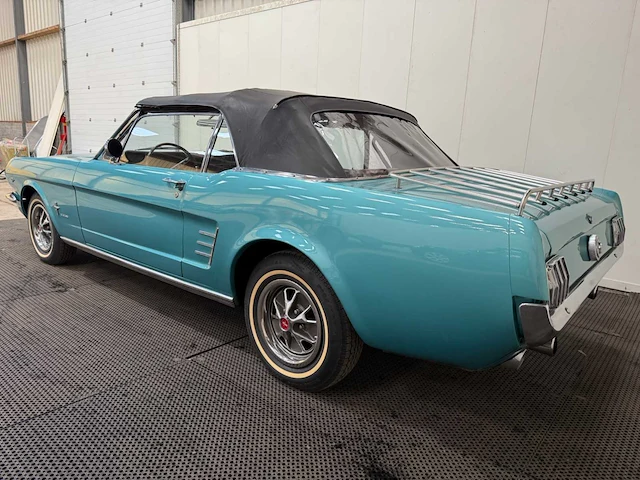 Ford - mustang - cabriolet - v8 - oldtimer - 1966 - afbeelding 6 van  56