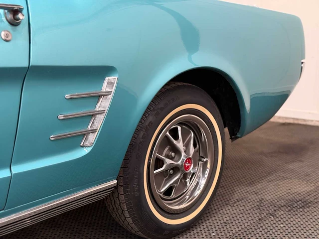 Ford - mustang - cabriolet - v8 - oldtimer - 1966 - afbeelding 7 van  56