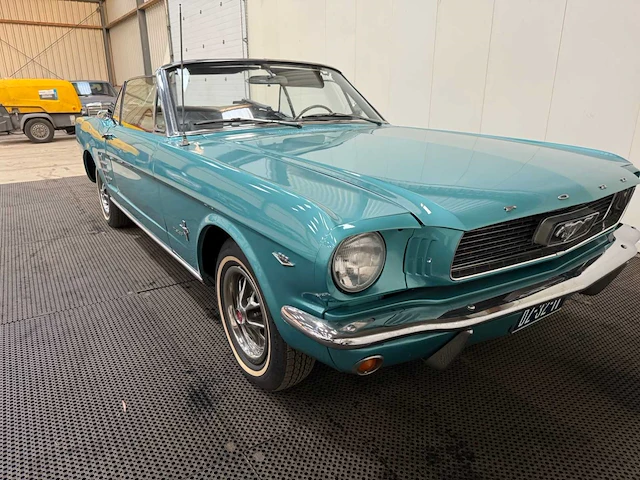 Ford - mustang - cabriolet - v8 - oldtimer - 1966 - afbeelding 8 van  56