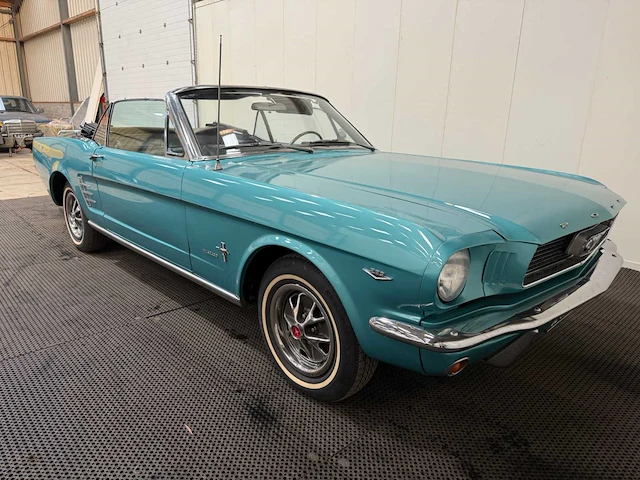 Ford - mustang - cabriolet - v8 - oldtimer - 1966 - afbeelding 9 van  56