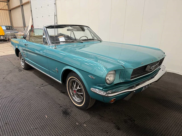 Ford - mustang - cabriolet - v8 - oldtimer - 1966 - afbeelding 11 van  56