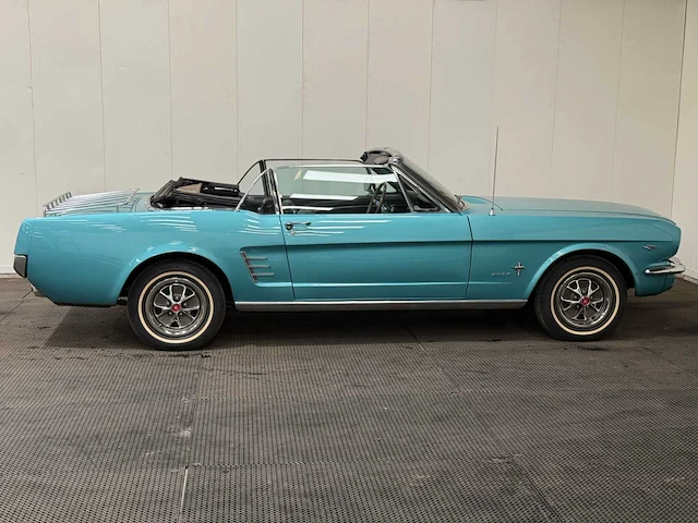 Ford - mustang - cabriolet - v8 - oldtimer - 1966 - afbeelding 14 van  56