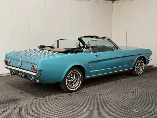 Ford - mustang - cabriolet - v8 - oldtimer - 1966 - afbeelding 15 van  56