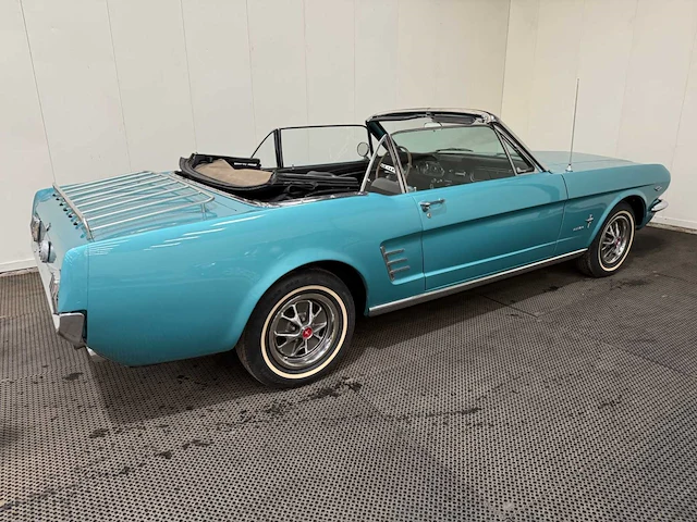Ford - mustang - cabriolet - v8 - oldtimer - 1966 - afbeelding 18 van  56