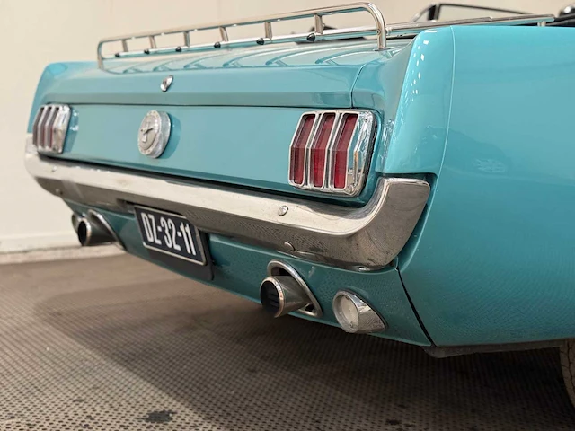 Ford - mustang - cabriolet - v8 - oldtimer - 1966 - afbeelding 21 van  56