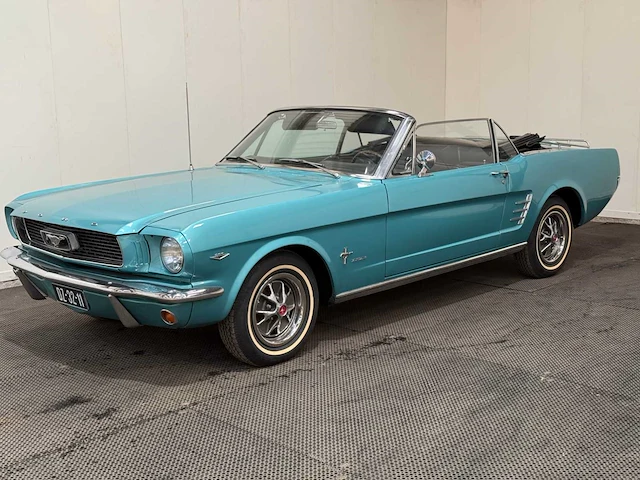 Ford - mustang - cabriolet - v8 - oldtimer - 1966 - afbeelding 12 van  56