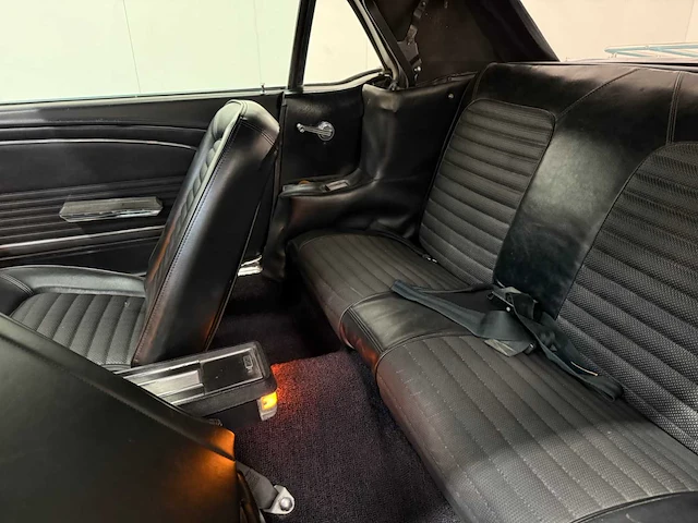 Ford - mustang - cabriolet - v8 - oldtimer - 1966 - afbeelding 30 van  56