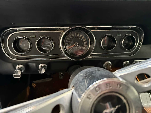 Ford - mustang - cabriolet - v8 - oldtimer - 1966 - afbeelding 31 van  56
