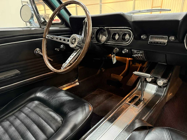 Ford - mustang - cabriolet - v8 - oldtimer - 1966 - afbeelding 33 van  56