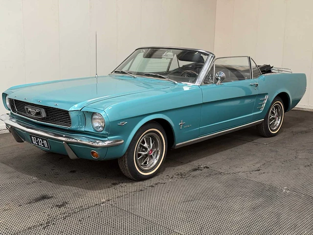 Ford - mustang - cabriolet - v8 - oldtimer - 1966 - afbeelding 23 van  56