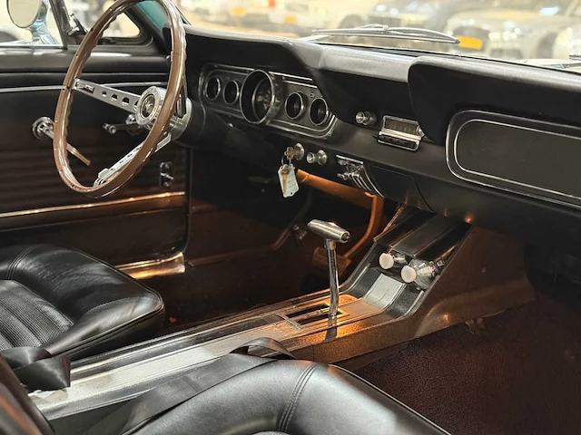 Ford - mustang - cabriolet - v8 - oldtimer - 1966 - afbeelding 36 van  56