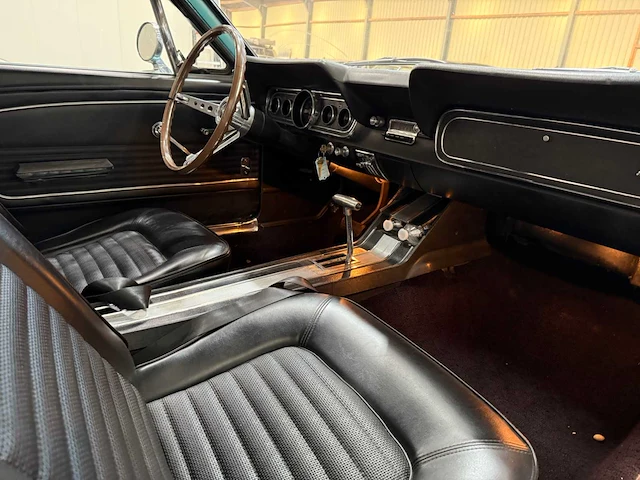 Ford - mustang - cabriolet - v8 - oldtimer - 1966 - afbeelding 37 van  56