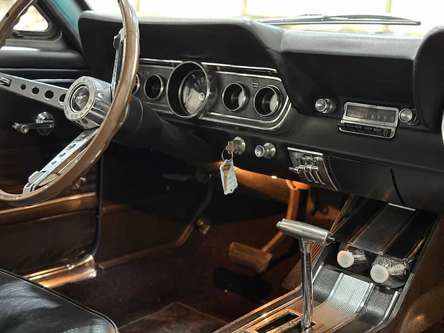 Ford - mustang - cabriolet - v8 - oldtimer - 1966 - afbeelding 38 van  56