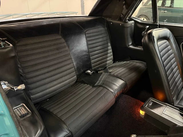 Ford - mustang - cabriolet - v8 - oldtimer - 1966 - afbeelding 39 van  56