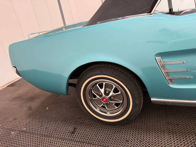 Ford - mustang - cabriolet - v8 - oldtimer - 1966 - afbeelding 46 van  56