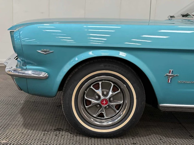 Ford - mustang - cabriolet - v8 - oldtimer - 1966 - afbeelding 49 van  56