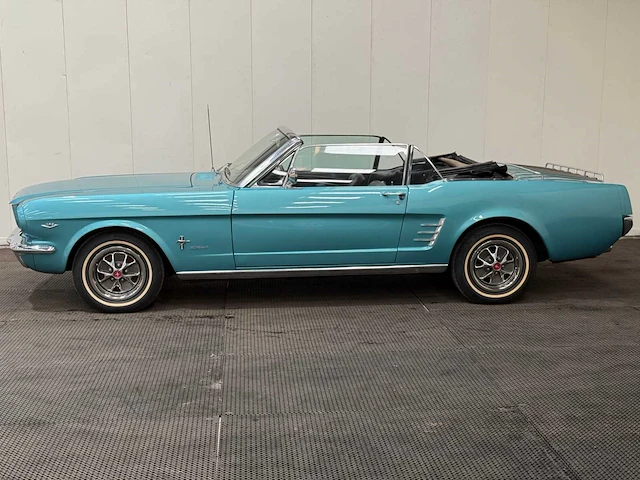 Ford - mustang - cabriolet - v8 - oldtimer - 1966 - afbeelding 45 van  56