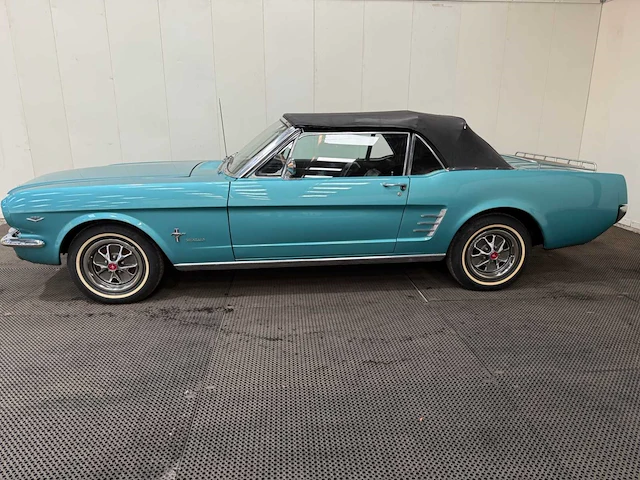 Ford - mustang - cabriolet - v8 - oldtimer - 1966 - afbeelding 53 van  56