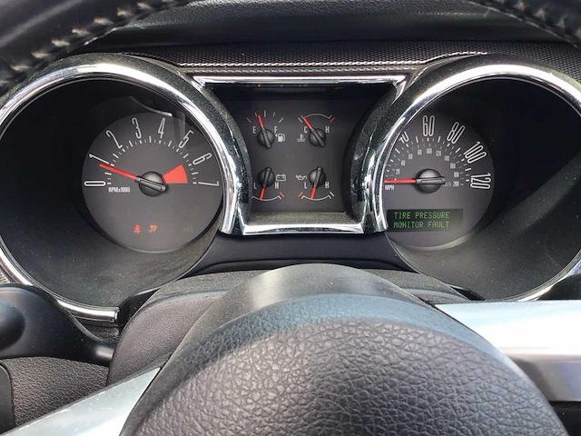 Ford - mustang - v6 deluxe cabrio - personenauto - afbeelding 14 van  27