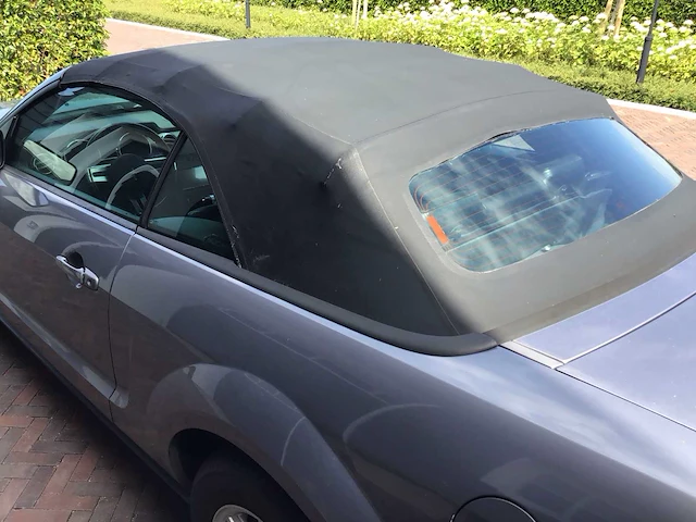 Ford - mustang - v6 deluxe cabrio - personenauto - afbeelding 19 van  27