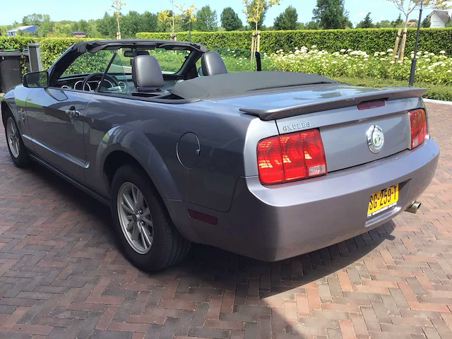 Ford - mustang - v6 deluxe cabrio - personenauto - afbeelding 12 van  27