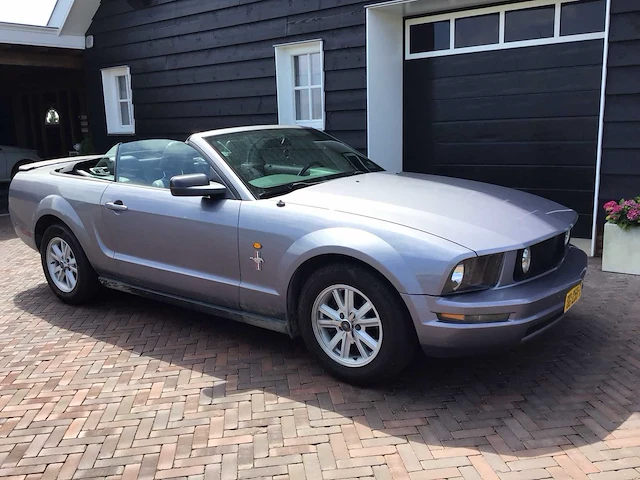 Ford - mustang - v6 deluxe cabrio - personenauto - afbeelding 23 van  27