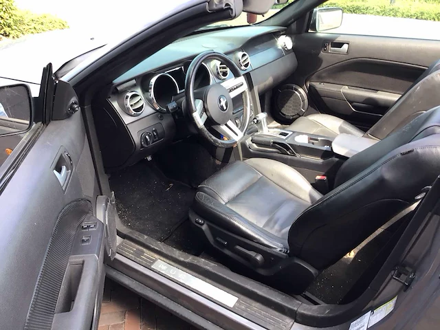 Ford - mustang - v6 deluxe cabrio - personenauto - afbeelding 25 van  27