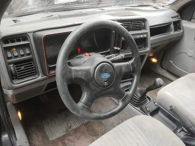 Ford - sierra - 2.8 v6 xr4 inj. - lr-sl-61 - 1983 - afbeelding 11 van  23